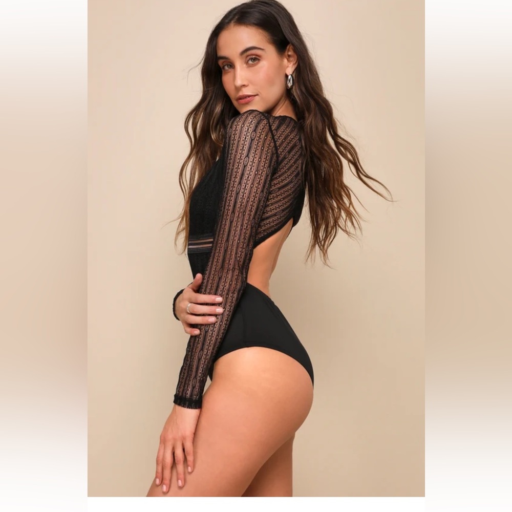 NWOT Lulus Lace Cutout Bodysuit